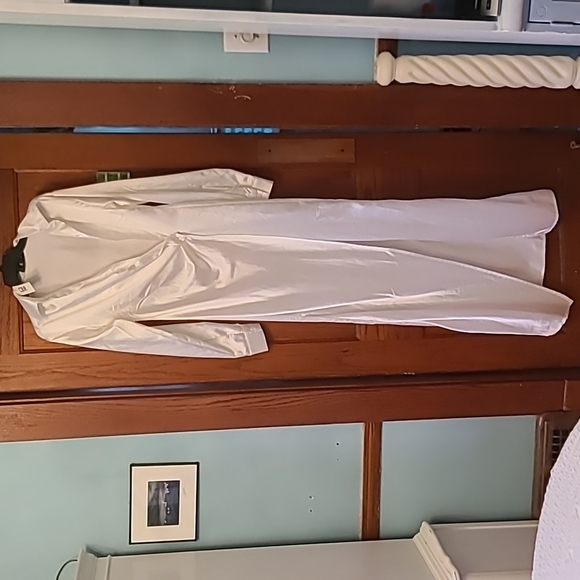 NWT CRB Dress/Robe. Medium. - Picture 2 of 6